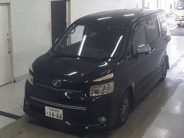 TOYOTA VOXY 2009