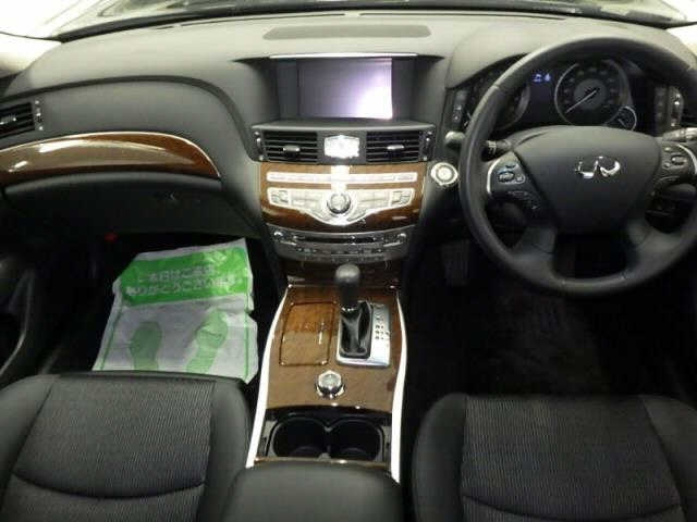 NISSAN FUGA 2017