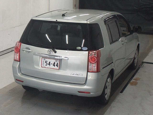 TOYOTA RAUM 2011