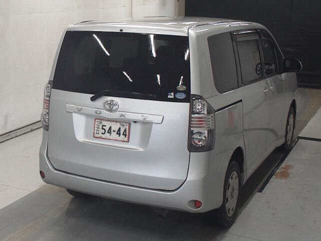 TOYOTA VOXY 2009