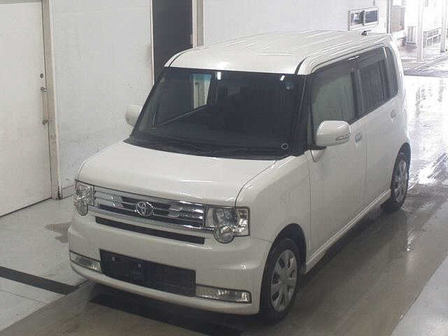 TOYOTA PIXIS SPACE 2012