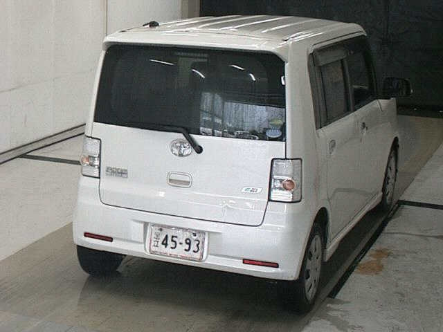 TOYOTA PIXIS SPACE 2012