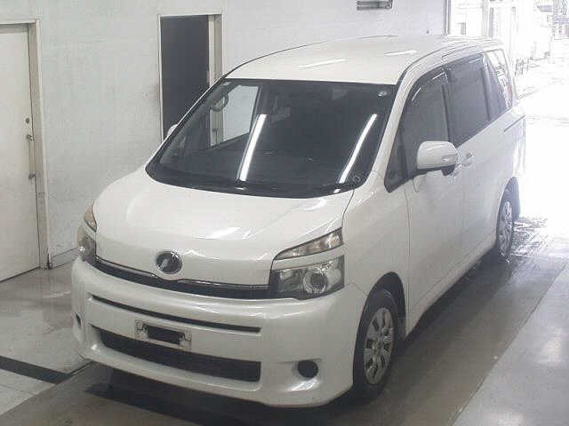 TOYOTA VOXY 2013