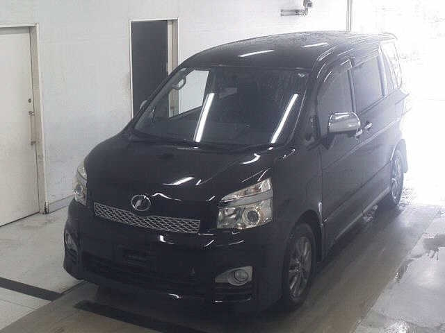 TOYOTA VOXY 2013