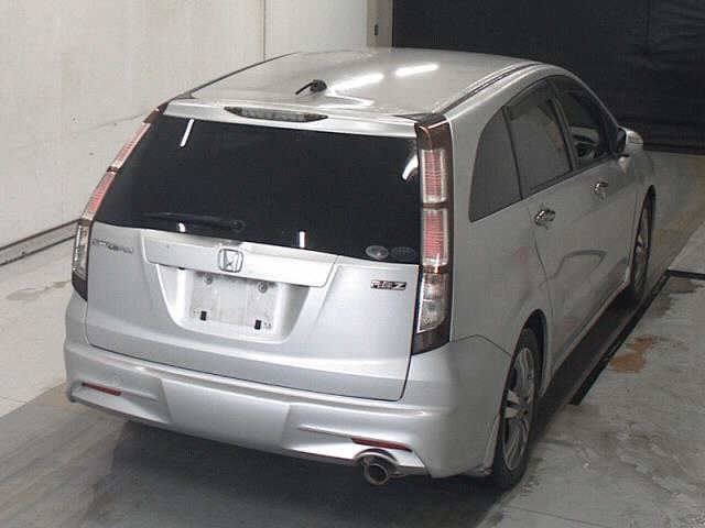HONDA STREAM 2010