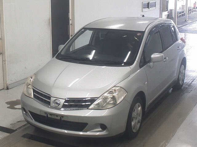 NISSAN TIIDA 2010