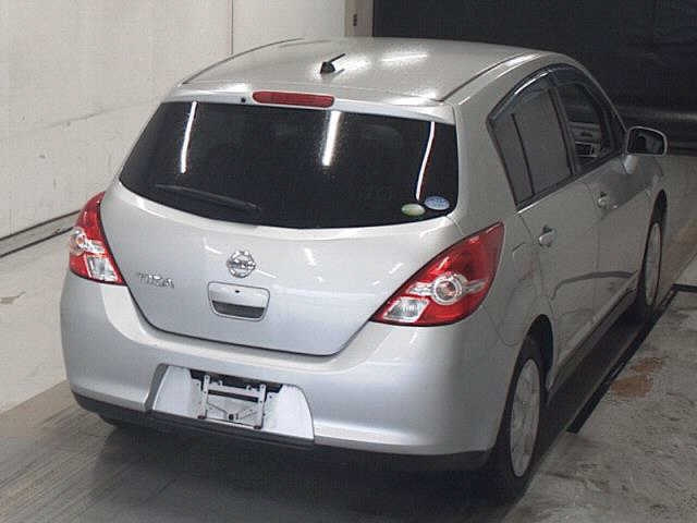 NISSAN TIIDA 2010