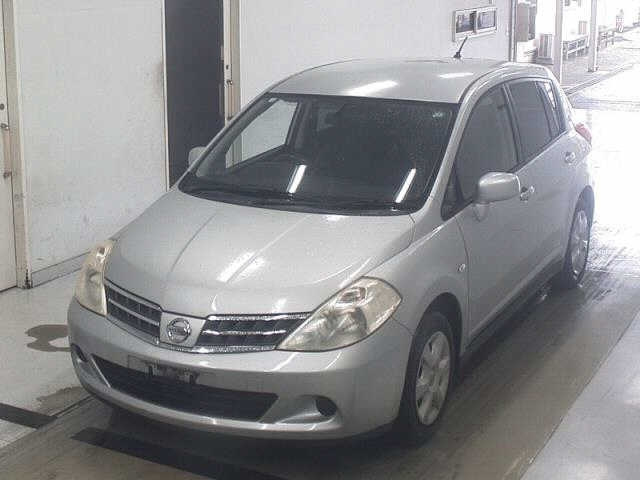 NISSAN TIIDA 2010