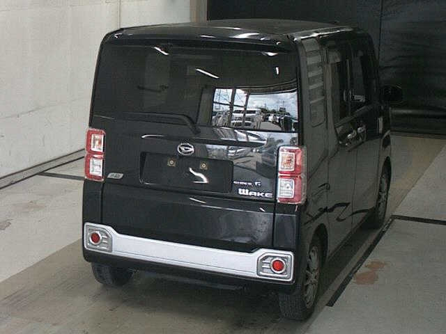 DAIHATSU WAKE 2014