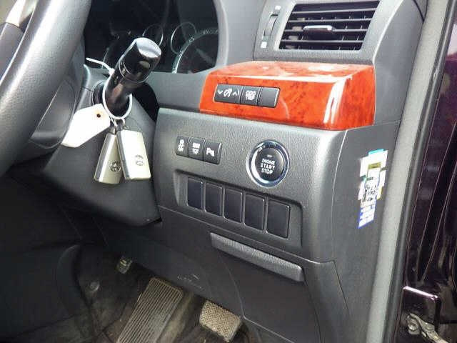 TOYOTA VELLFIRE 2011