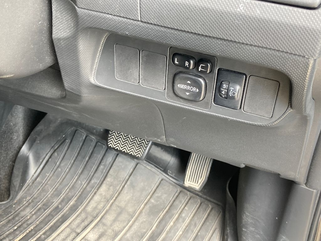 TOYOTA AURIS 2011