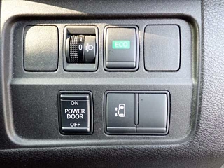 NISSAN SERENA 2017