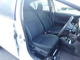 TOYOTA AQUA 2016