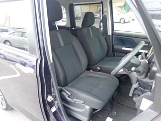 TOYOTA ROOMY 2022