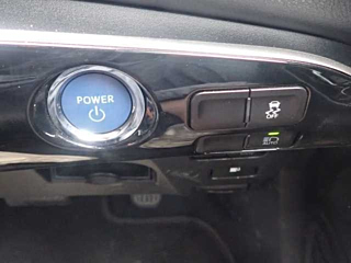 TOYOTA PRIUS 2021