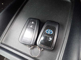TOYOTA PRIUS 2021