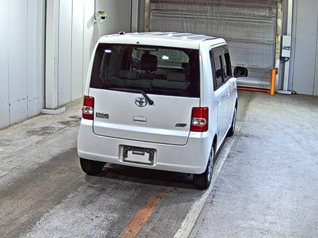TOYOTA PIXIS SPACE 2012