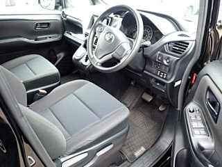 TOYOTA NOAH 2018