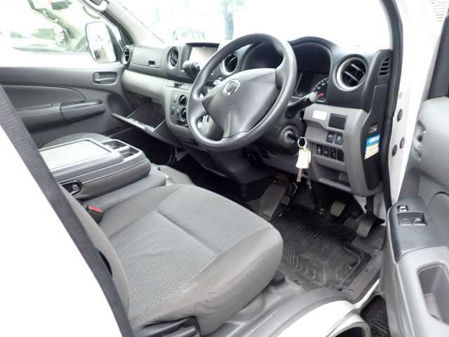 NISSAN CARAVAN VAN 2017