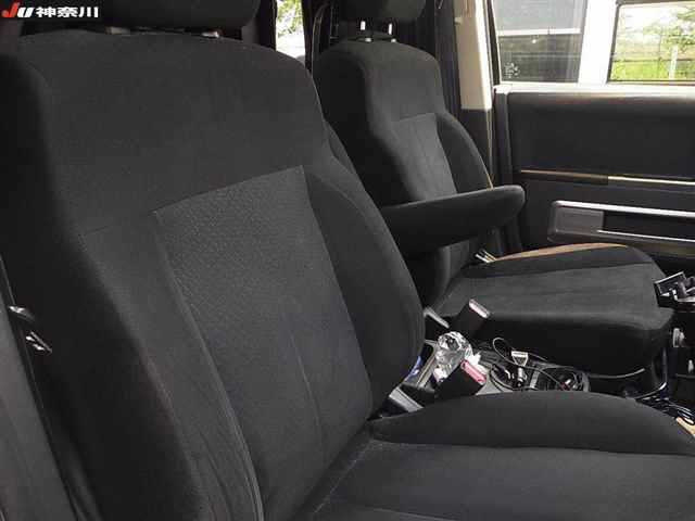 MITSUBISHI DELICA D5 2017