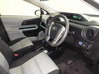TOYOTA AQUA 2013