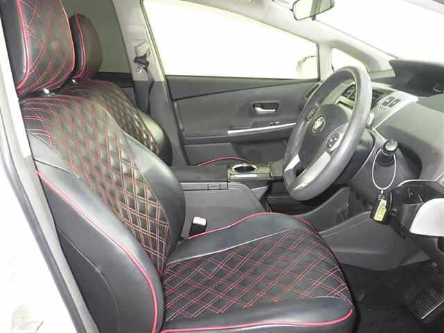 TOYOTA PRIUS ALPHA 2013