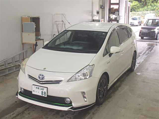 TOYOTA PRIUS ALPHA 2013