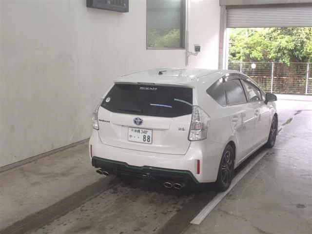 TOYOTA PRIUS ALPHA 2013