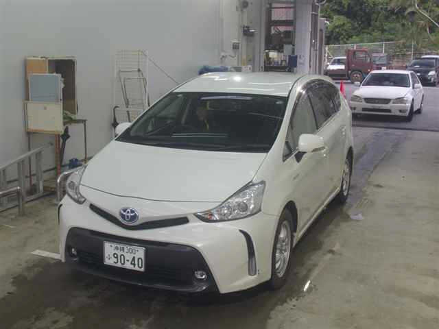 TOYOTA PRIUS ALPHA 2015