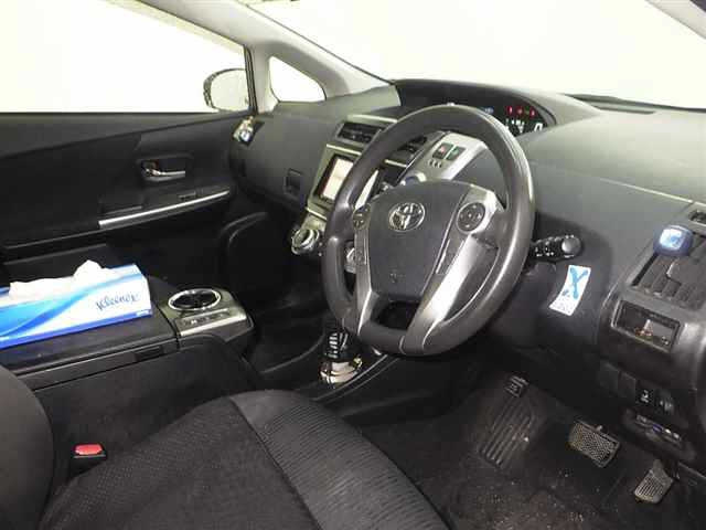 TOYOTA PRIUS ALPHA 2015