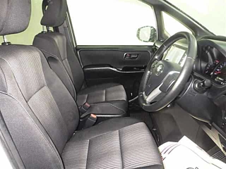 TOYOTA VOXY 2017