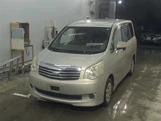 TOYOTA NOAH 2011