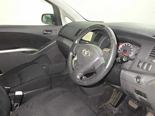 TOYOTA ISIS 2009