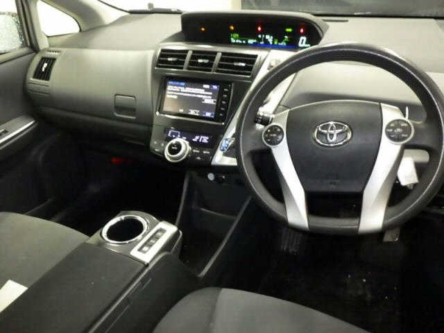 TOYOTA PRIUS ALPHA 2014