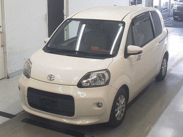 TOYOTA PORTE 2013