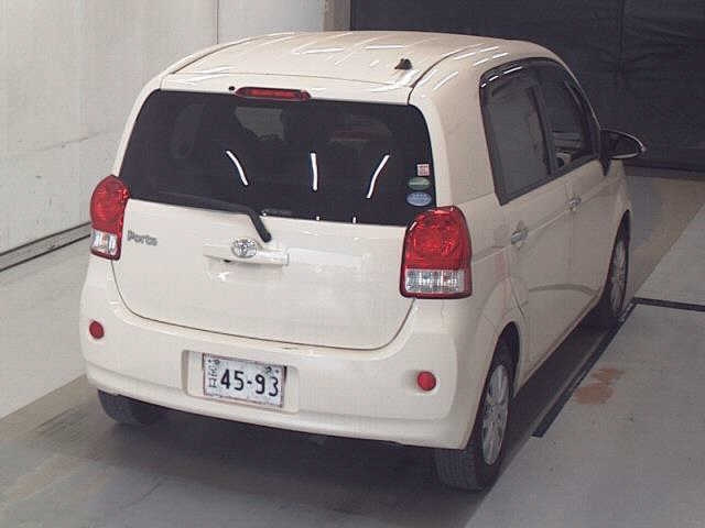 TOYOTA PORTE 2013