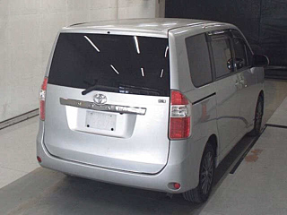TOYOTA NOAH 2008