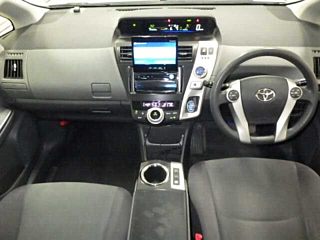 TOYOTA PRIUS ALPHA 2012