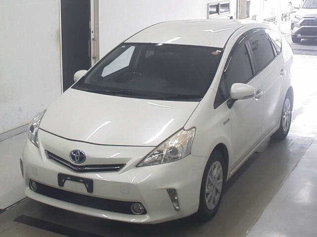 TOYOTA PRIUS ALPHA 2015
