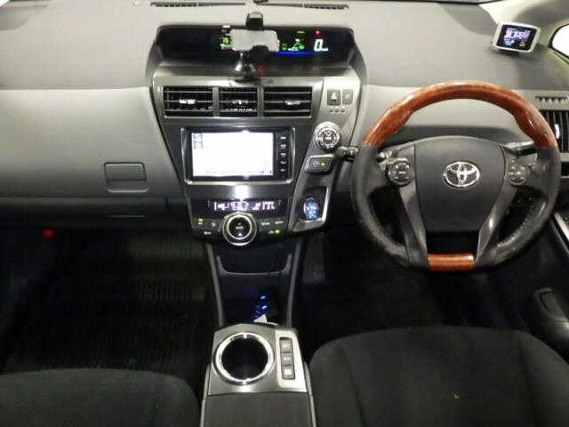 TOYOTA PRIUS ALPHA 2015
