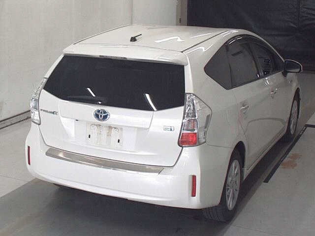 TOYOTA PRIUS ALPHA 2015
