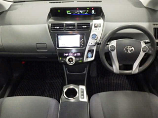 TOYOTA PRIUS ALPHA 2011