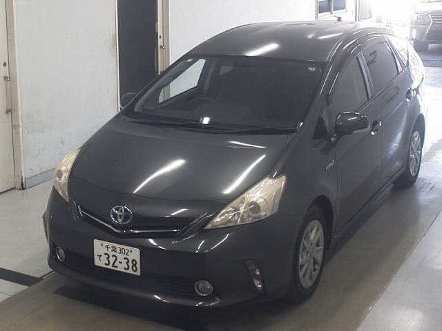 TOYOTA PRIUS ALPHA 2011