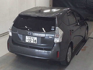 TOYOTA PRIUS ALPHA 2011