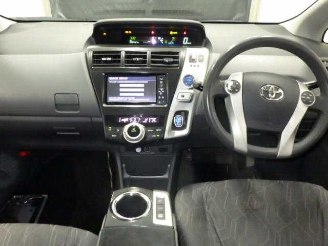 TOYOTA PRIUS ALPHA 2012