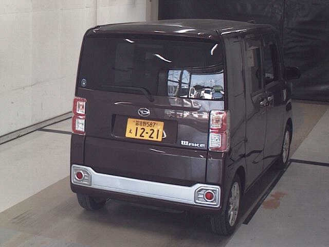 DAIHATSU WAKE 2016