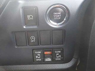 TOYOTA NOAH 2015