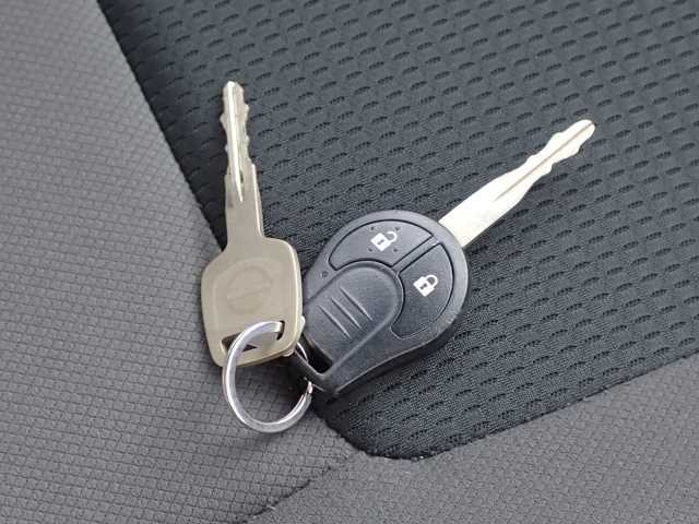 NISSAN NV200 2019