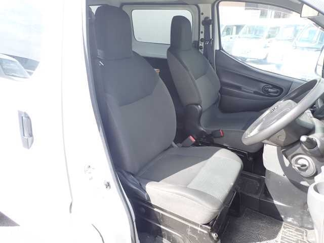 NISSAN NV200 2018
