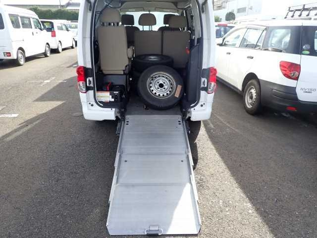 NISSAN NV200 2013